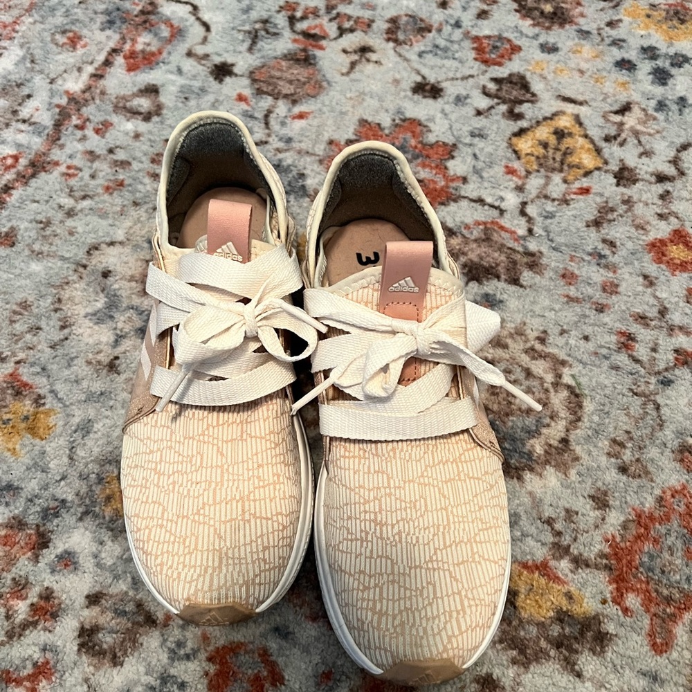 Woman’s Adidas edge lux